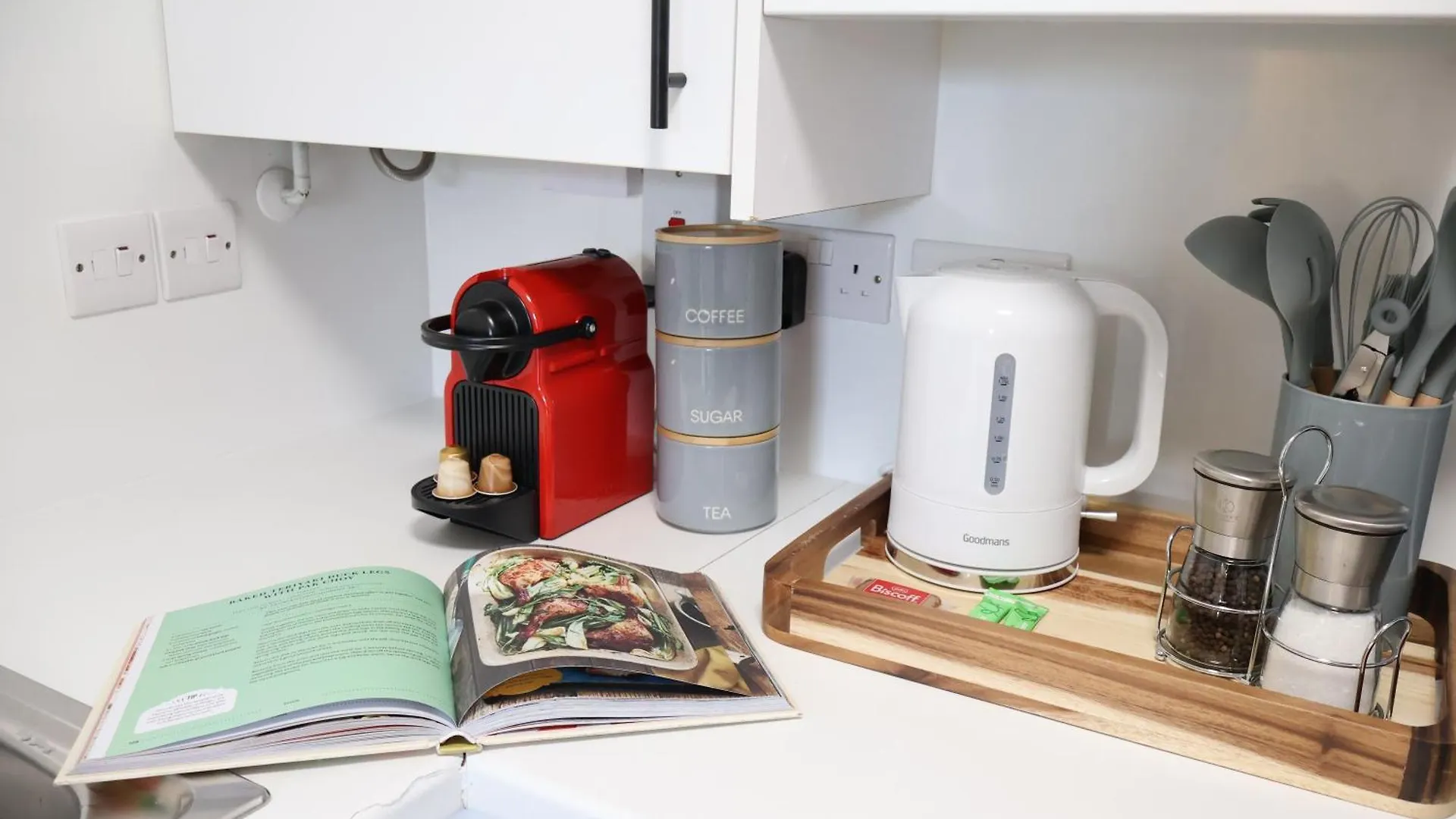Cosy Flat In Cardiff Near Independent Eateries Apartment 0*,  United Kingdom